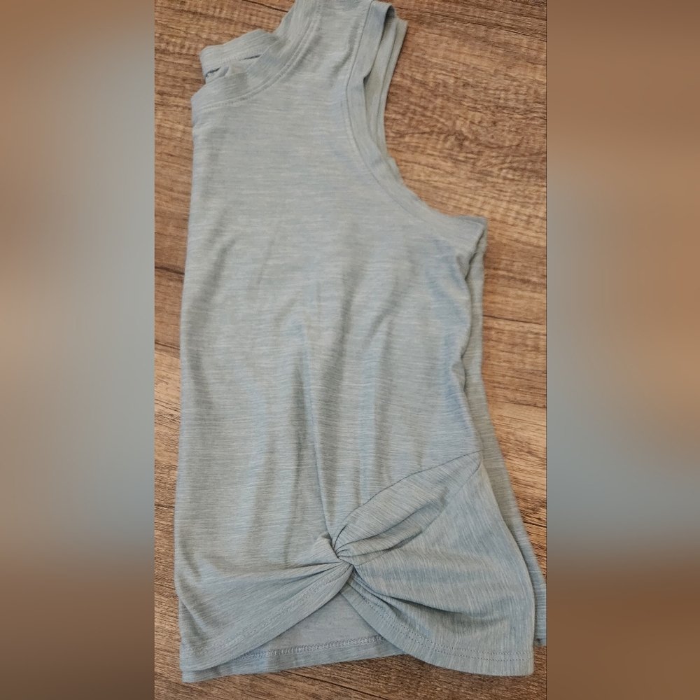 Apana Women's Cropped Light Blue Sleeveless Athletic Tank Top Size Small